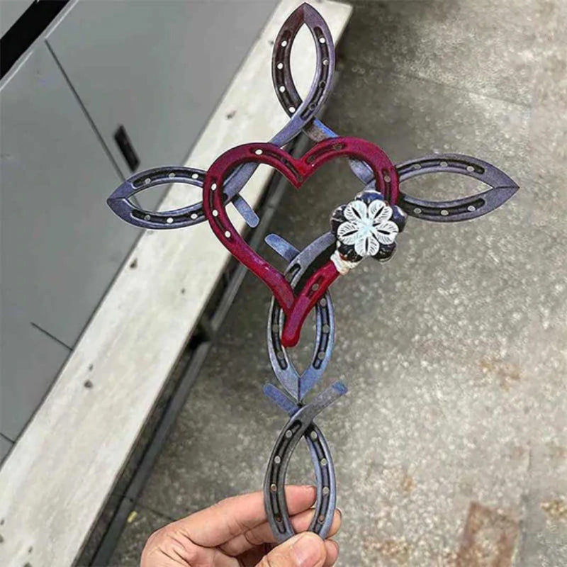 Croix en fer à cheval naturel avec cœur