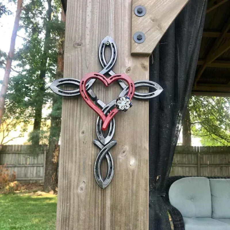 Croix en fer à cheval naturel avec cœur