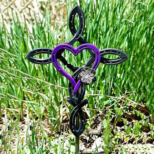 Croix en fer à cheval naturel avec cœur