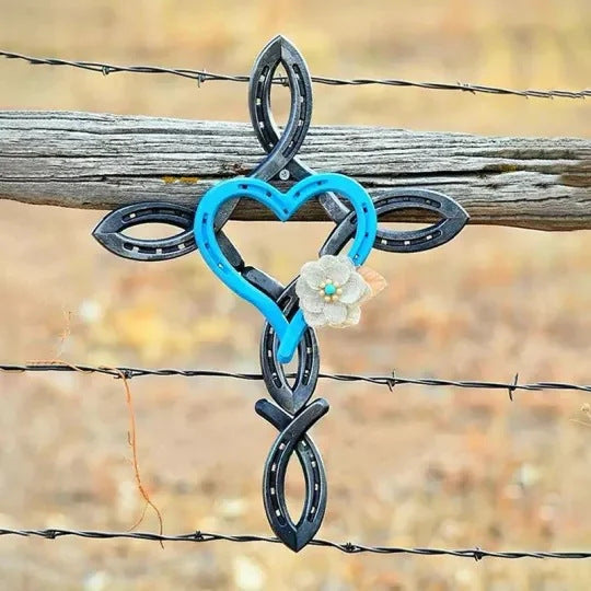 Croix en fer à cheval naturel avec cœur